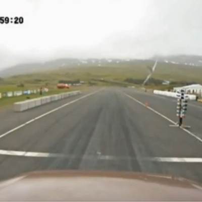 Video: Αναγκαστική προσγείωση σε αγώνα dragster