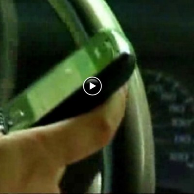 VIDEO: Τιμόνι + SMS = δέντρο