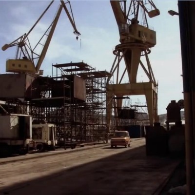 «Ανάμεσα σε δύο νησιά» του Μιχάλη Σταυρόπουλου