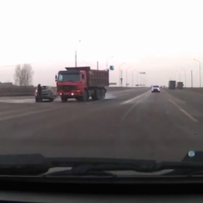 Video: Ο ορισμός του «παρά τρίχα» σε τροχαίο