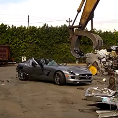 Μία Mercedes SLS AMG πάει για… ανακύκλωση (VIDEO)