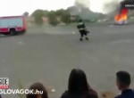 Πυροσβεστικό «τούμπαρε» κατά την επίδειξη κατάσβεσης φωτιάς (video)