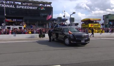 Ο Πρόεδρος Trump στην Daytona 500 - αυτοκινητοπομπή