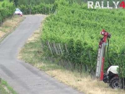 Neuville almost crash with a tractor